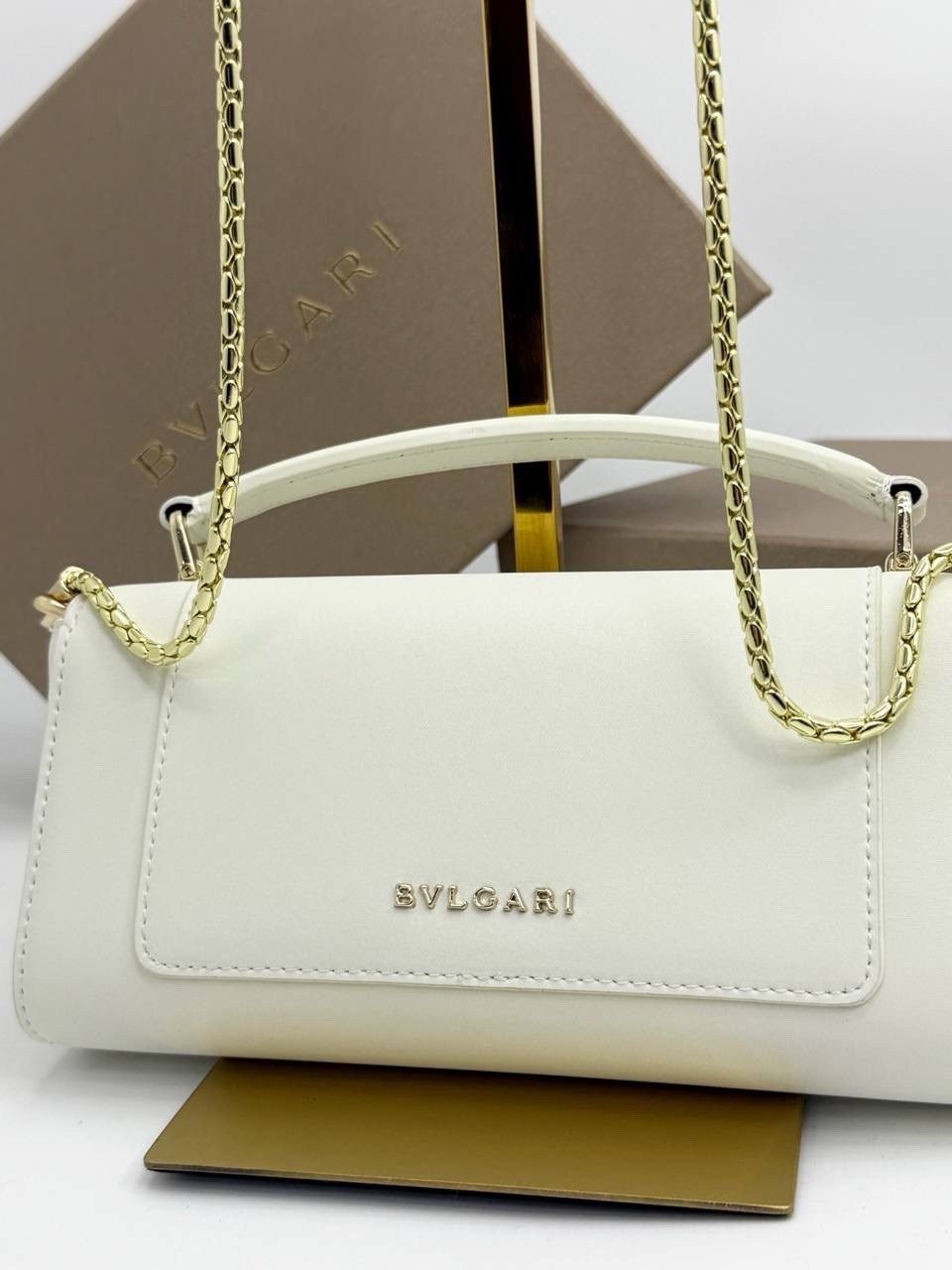 женская кожаная сумка bvlgari serpenti forever mini белая,сумка через плечо serpenti навсегда bvlgari белый,сумка на плечо bvlgari,женская кожаная сумка bvlgari serpenti reverse small белая,сумка bvlg