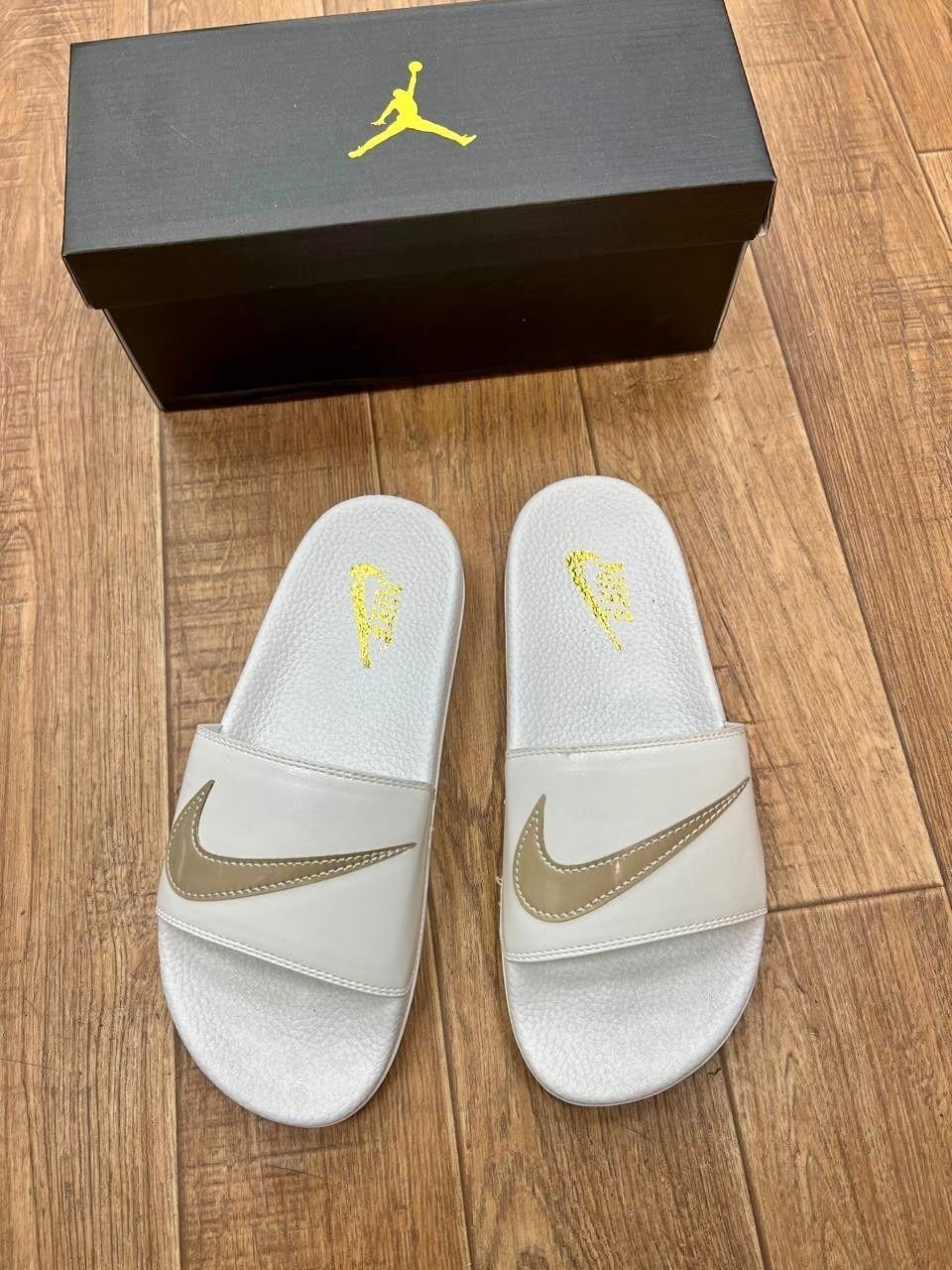 шлепки nike benassi мужские,мужские шлепанцы,шлепанцы nike,мужские шлепки,тапочки найк изи