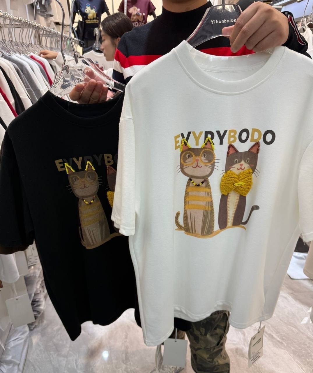 футболки дизайн,футболки модные,женская футболка,женские футболки с принтом,модная толстовка