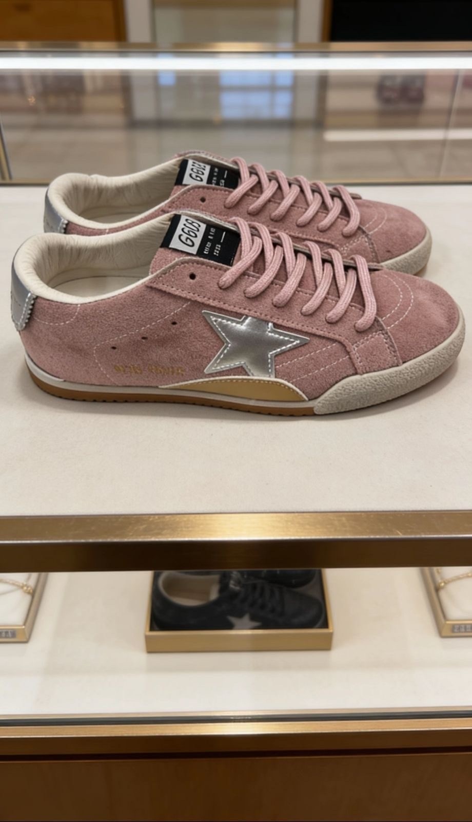 бело-розовые кроссовки golden goose со звездами,кроссовки golden goose,,golden goose super star,кожаные кроссовки golden goose super star