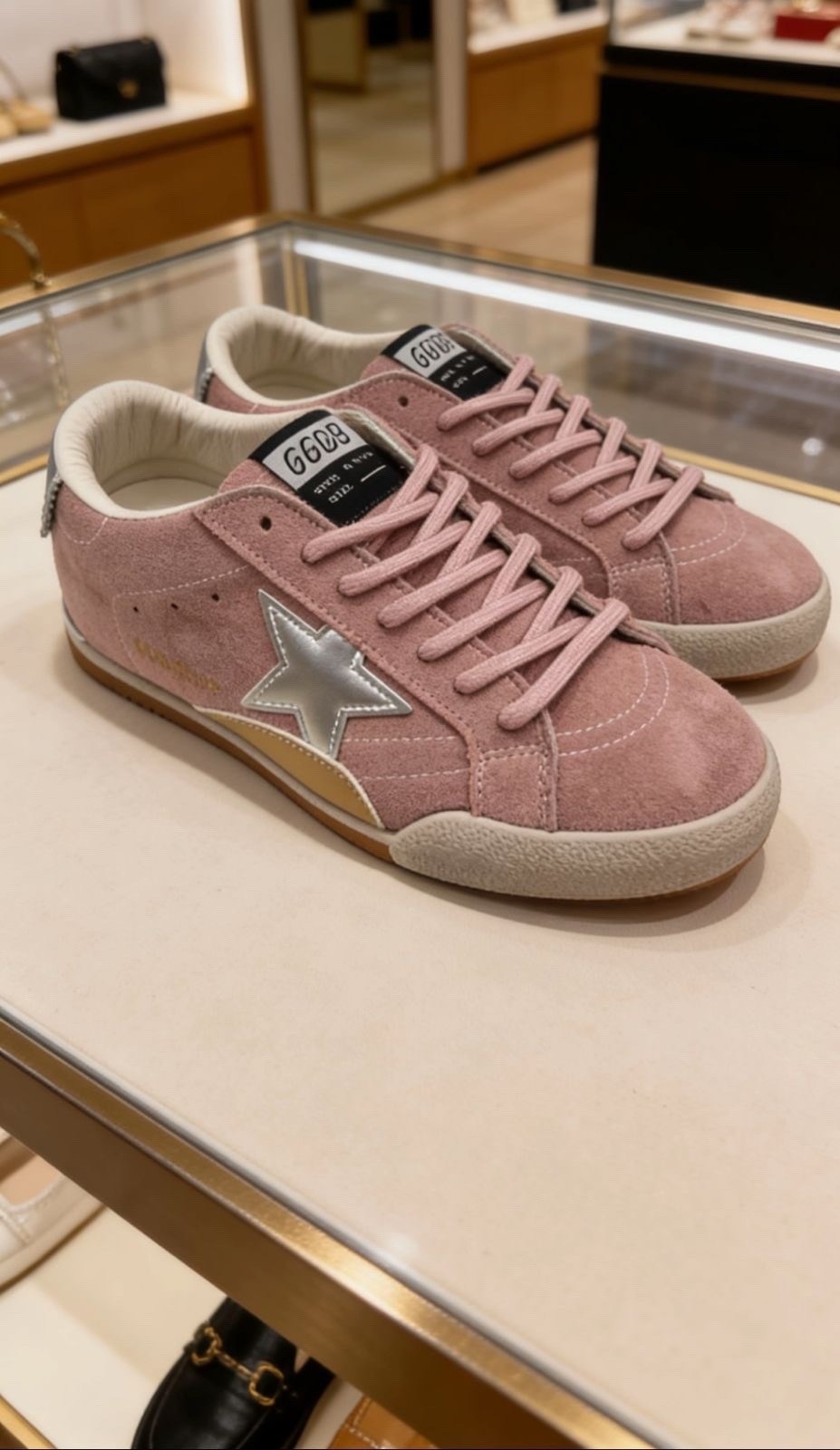 бело-розовые кроссовки golden goose со звездами,кроссовки golden goose,,golden goose super star,кожаные кроссовки golden goose super star