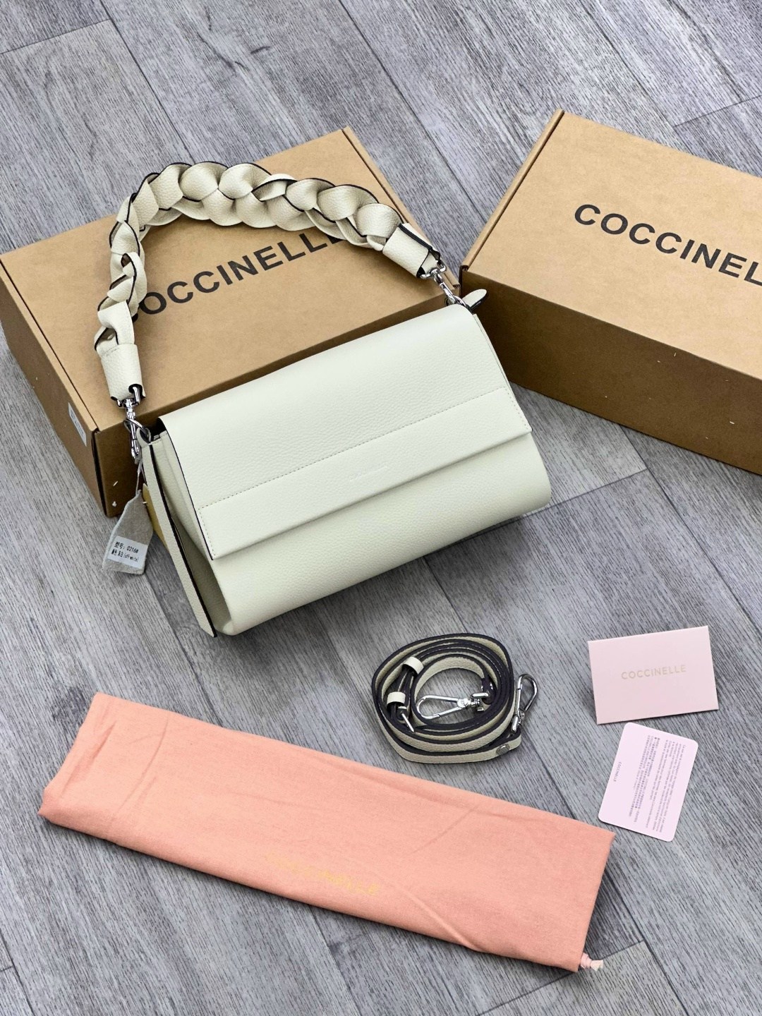 сумка coccinelle,женская сумка,сумка,сумки бренд,стильная сумки