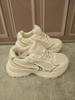 Кроссовки