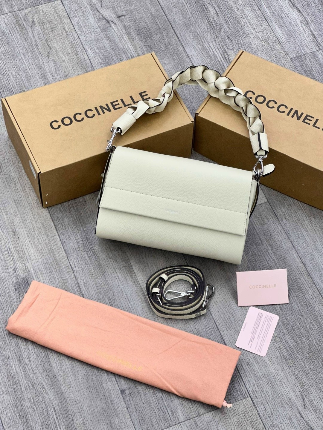 сумка coccinelle,женская сумка,сумка,сумки бренд,стильная сумки