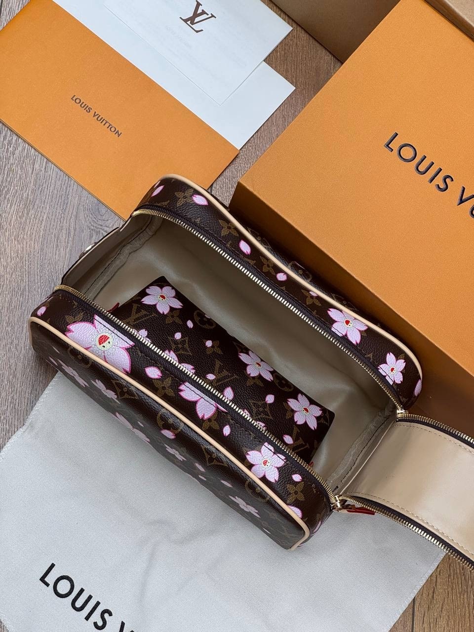 louis vuitton косметичка,cумка louis vuitton,луи виттон косметичка оригинал,косметичка,стильная косметичка