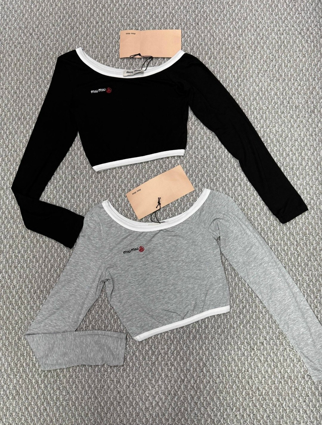 лонгслив tommy jeans,лонгслив,лонгслив томми хилфигер,блузка с вырезом,