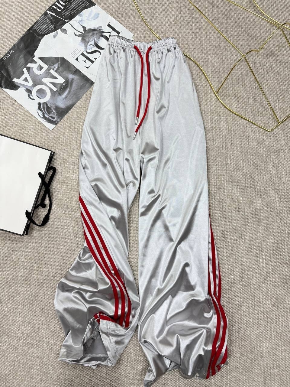 спортивные брюки,спортивные штаны,штаны модные,повседневные спортивные брюки,серебристые штаны