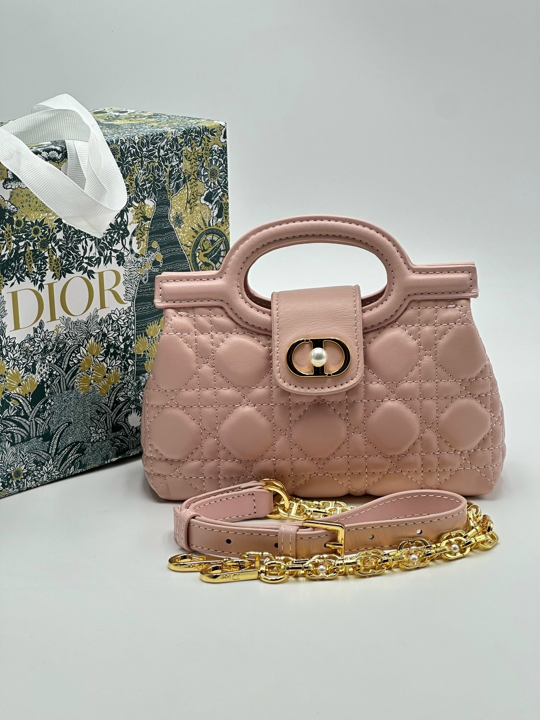 сумка christian dior,женская сумка dior,dior сумка,сумка dior lady,сумка диор