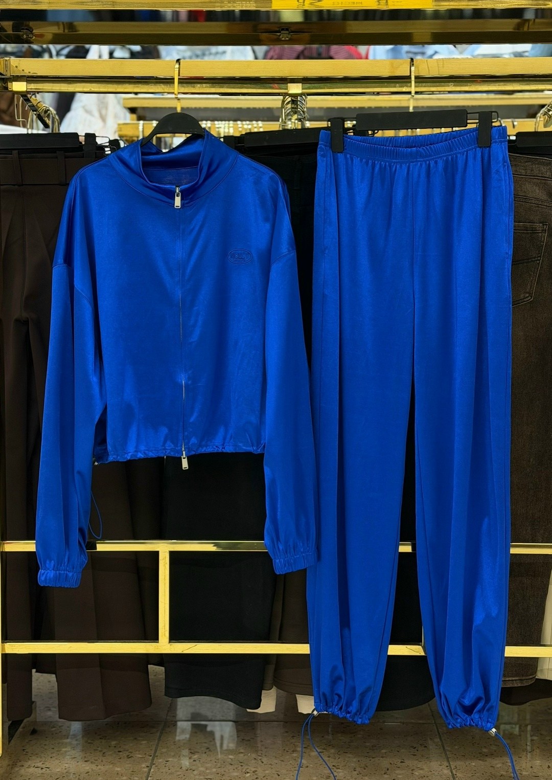 спортивный костюм,костюм женский,спортивный костюм celine,костюм белый,стильный спортивный костюм