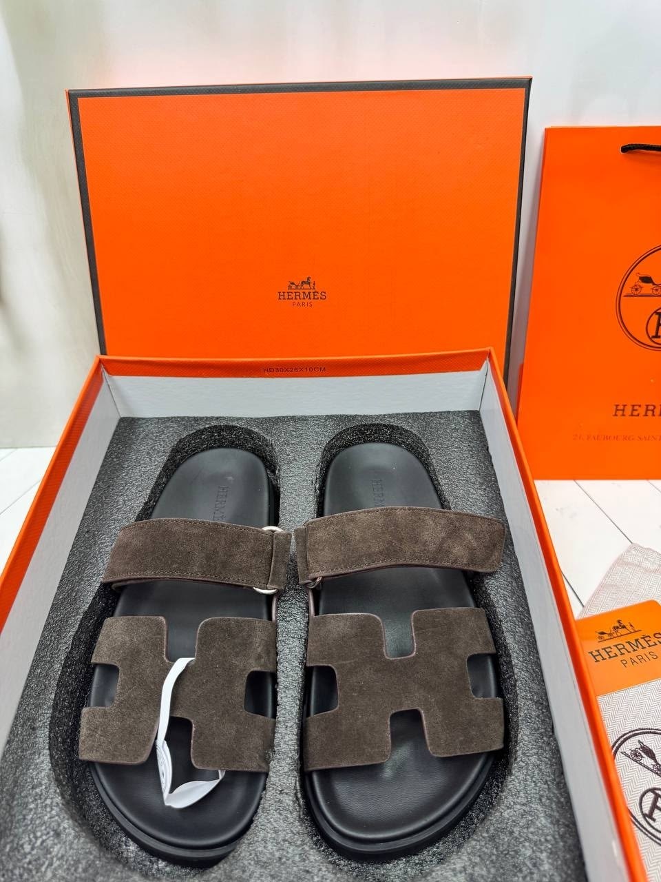 шлепанцы hermes,сандалии hermes,шлепки hermes,тапочки hermes,мужские шлепанцы