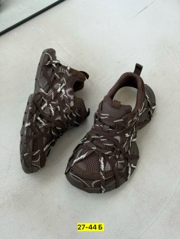 Кроссовки