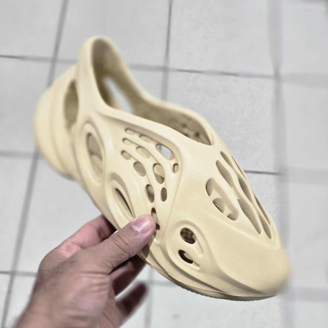 adidas yeezy foam runner,кроссовки adidas yeezy foam runner kids 'mist' коричневый,adidas yeezy foam runner stone sage,yeezy foam runner,adidas yeezy foam