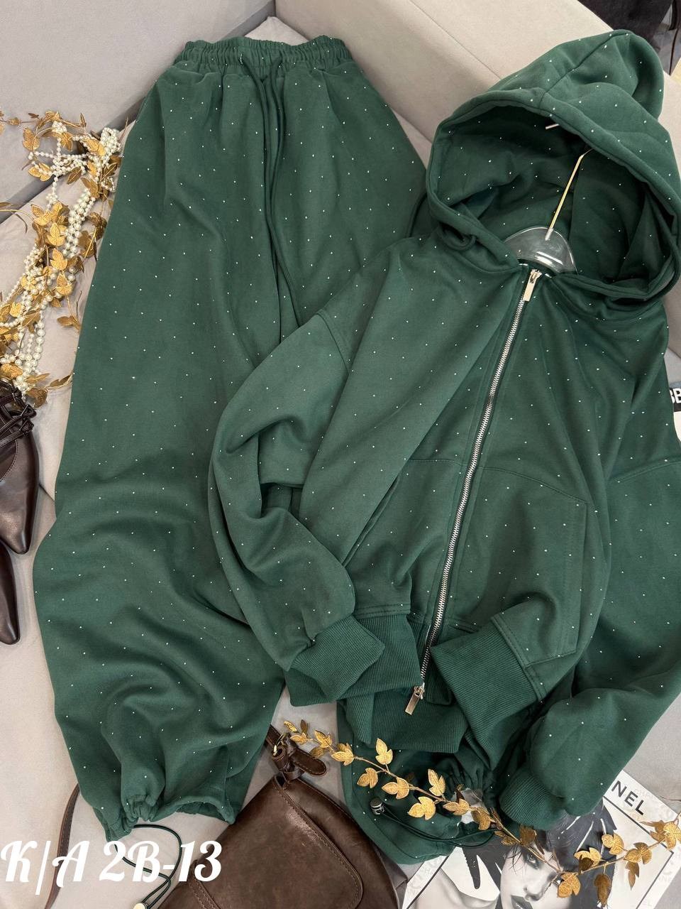 костюм со стразами,костюм женский,костюм спортивный женский,спортивный костюм со стразами,костюм женский со стразами
