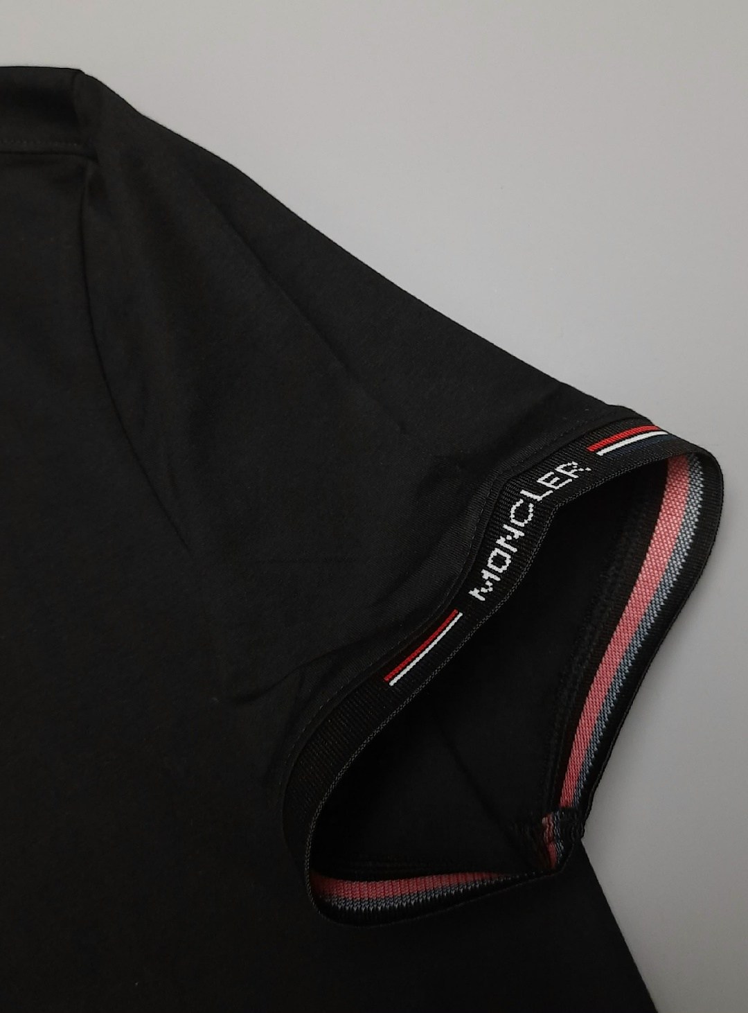 мужские футболки moncler,футболка moncler,футболка монклер,футболка белая мужская,мужская футболка