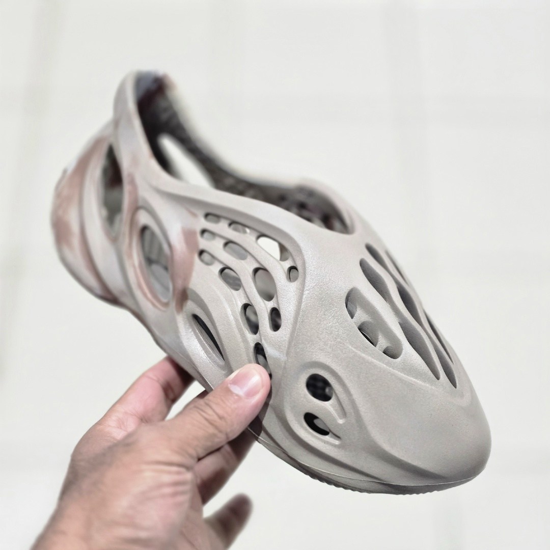 adidas yeezy foam runner,кроссовки adidas yeezy foam runner kids 'mist' коричневый,adidas yeezy foam runner stone sage,yeezy foam runner,adidas yeezy foam