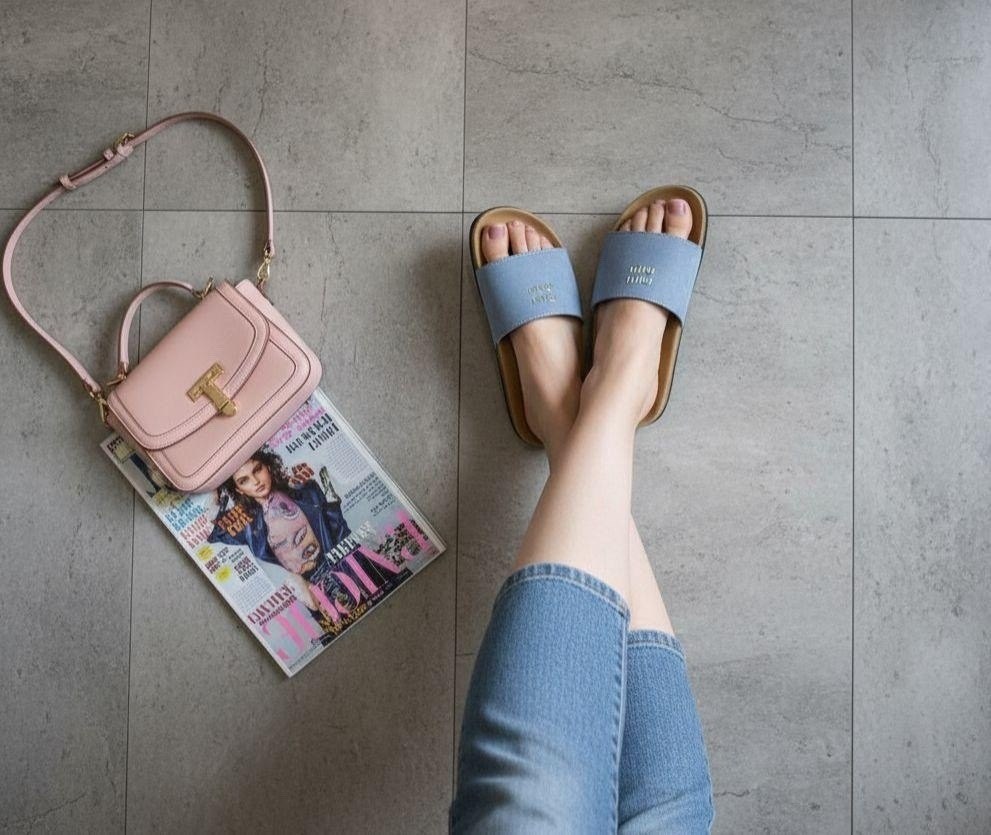 ,женские шлепанцы,шлёпанцы miu miu,модные тапочки,шлепки женские