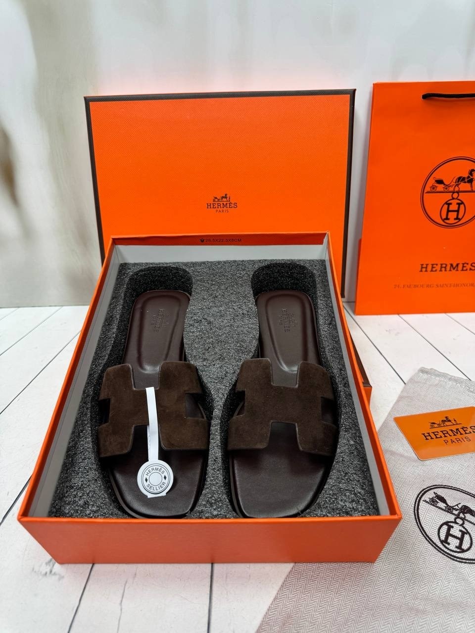 шлепанцы hermes,шлепки hermes,шлепки hermes женские,женские кожаные шлепки hermes oran коричневые,шлепки женские из натуральной кожи hermes