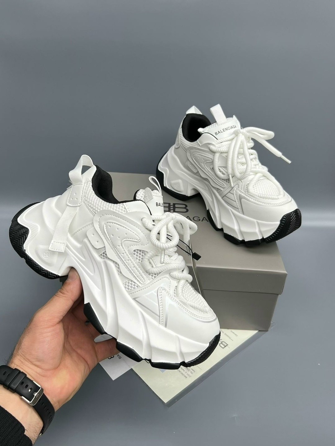 женские кроссовки,кроссовки женские balenciaga,массивные кроссовки,кроссовки модные,кроссовки для женщин