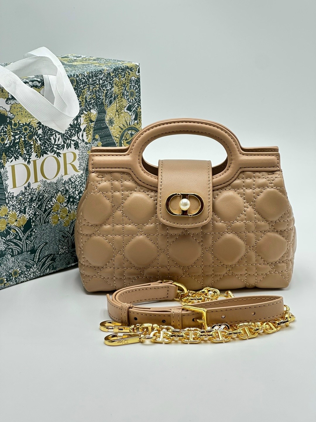 сумка christian dior,женская сумка dior,dior сумка,сумка dior lady,сумка диор