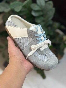 Кроссовки