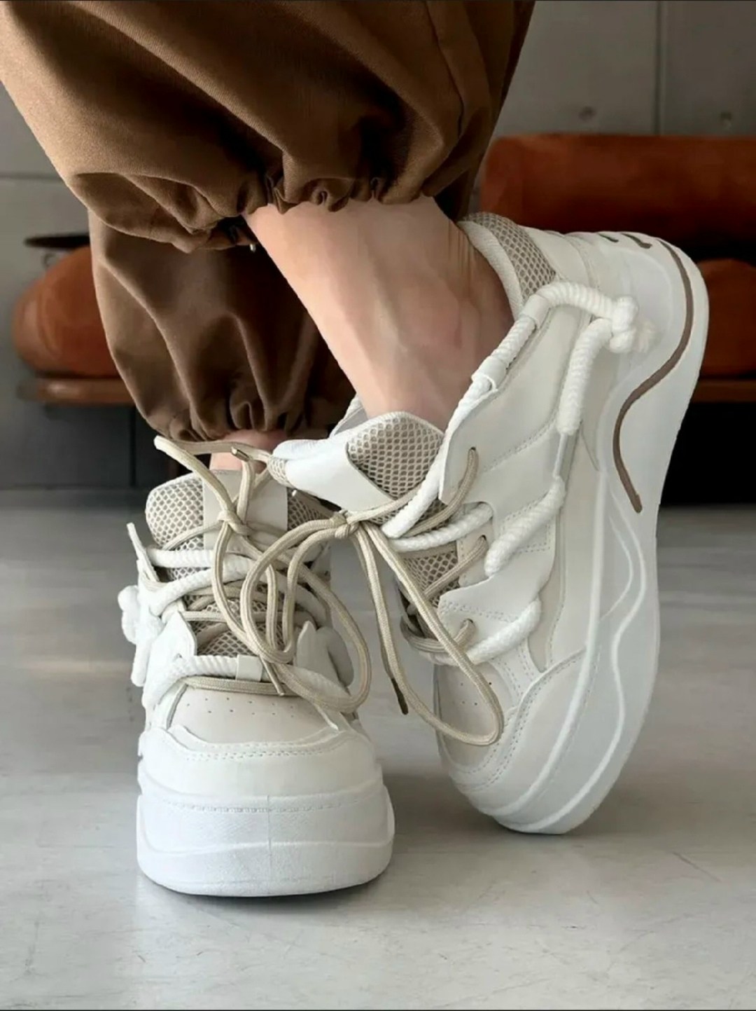 женские массивные кроссовки,,женские кроссовки,кроссовки с большими шнурками,модные кроссовки на платформе
