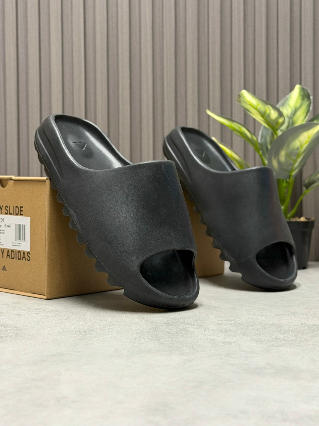 шлепки yeezy slide,модные тапочки,модные мужские шлепки,шлепанцы женские,