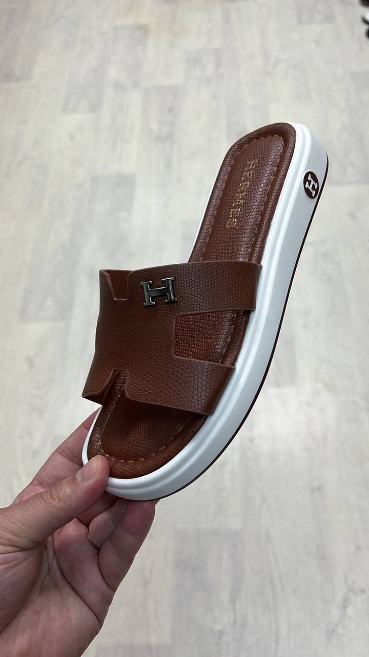 ,шлепанцы женские,шлепанцы fendi,шлепки женские,тапочки модные