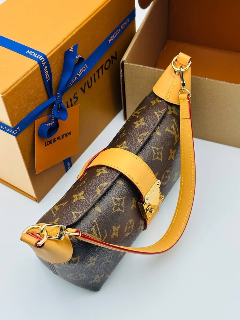louis vuitton женская сумка,louis vuitton сумка на плечо,cумка louis vuitton,louis vuitton сумка на плечо кросс-боди,lv louis vuitton женская модная классическая сумка через плечо