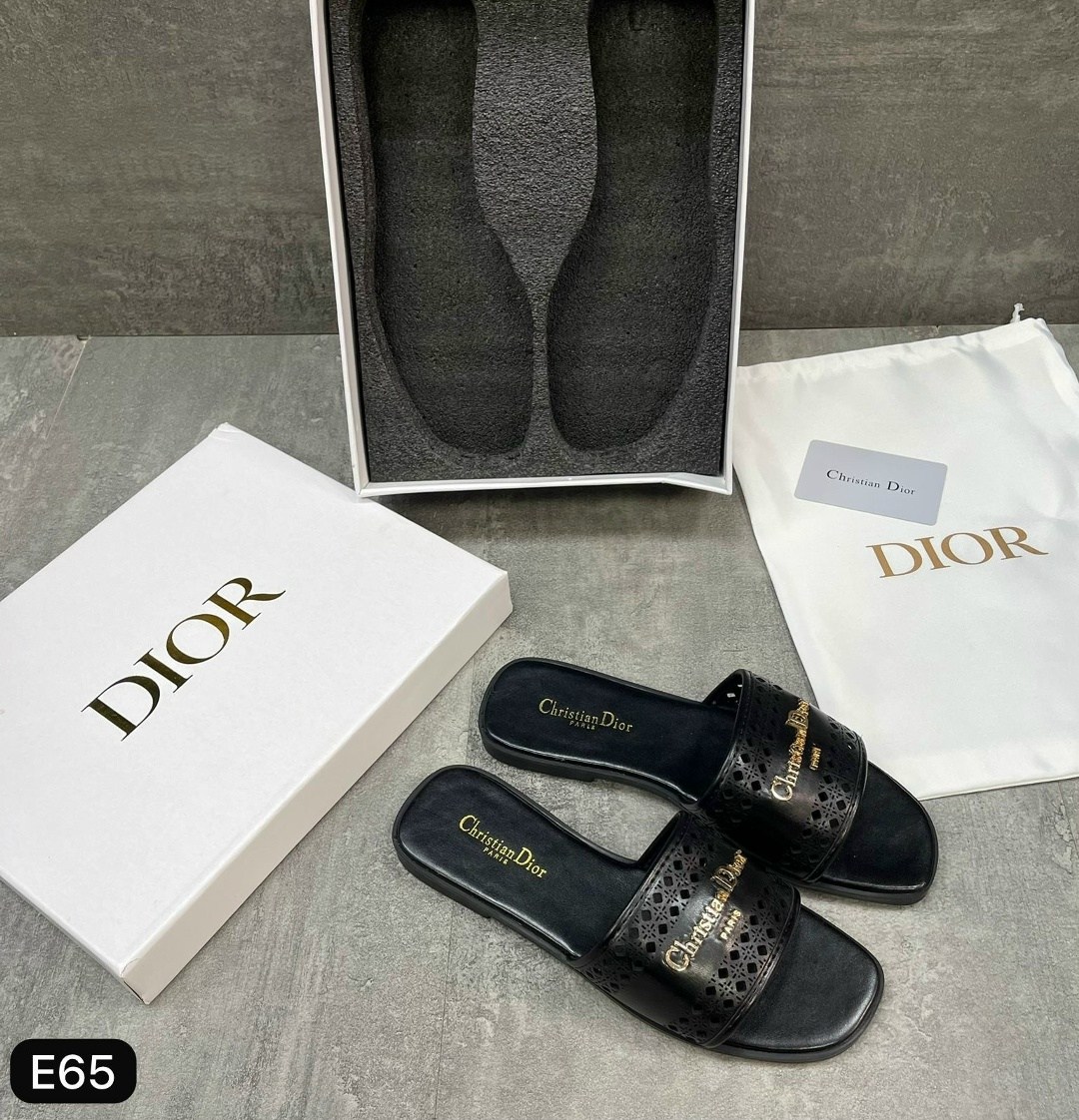 dior dway шлепанцы,шлепанцы christian dior,тапочки dior,christian dior шлепанцы коллекция 2026,шлепки диор