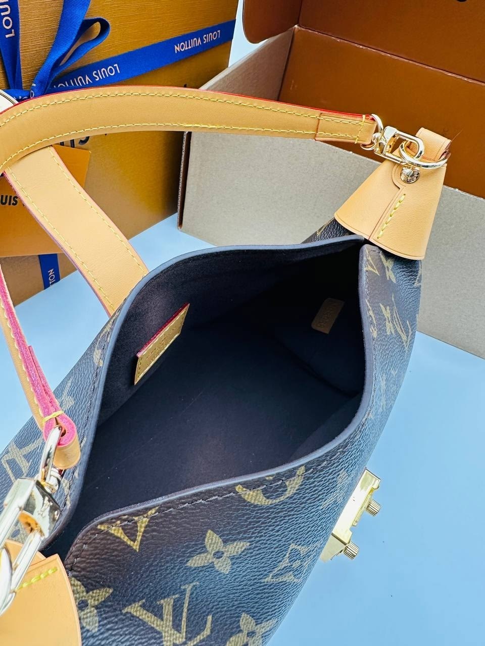 louis vuitton женская сумка,louis vuitton сумка на плечо,cумка louis vuitton,louis vuitton сумка на плечо кросс-боди,lv louis vuitton женская модная классическая сумка через плечо