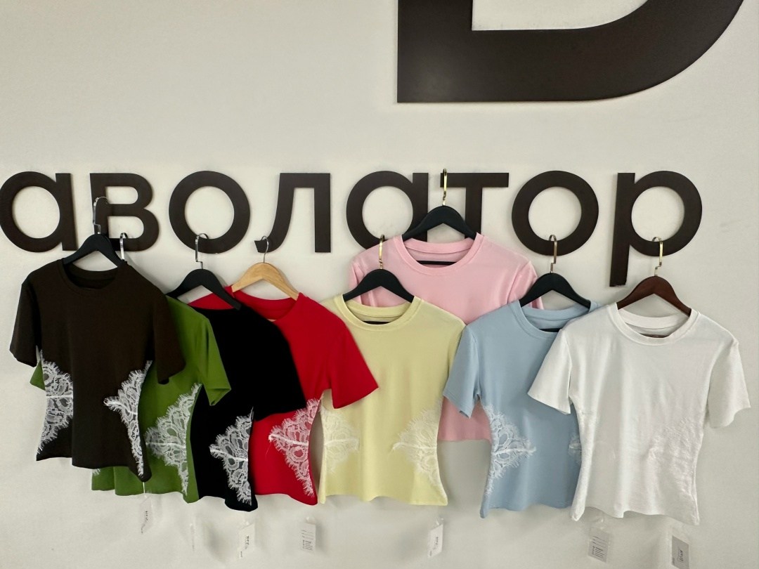 футболка с кружевами,футболки модные,женская футболка,футболка с кружевным низом,футболка с кружевом