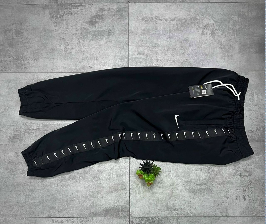 nike swoosh,nike sportswear swoosh,спортивные штаны nike,спортивные костюмы nike,nike nike