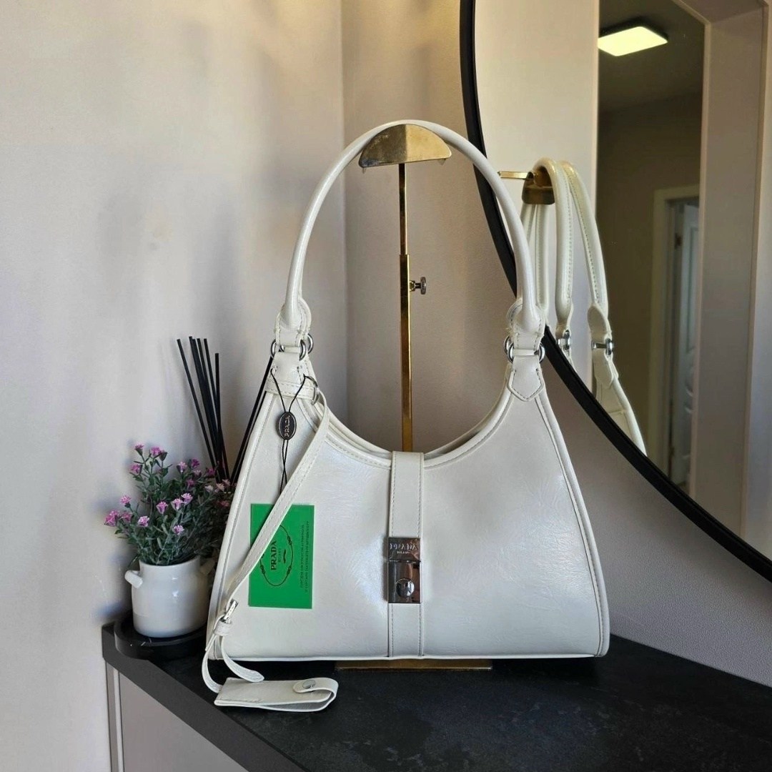 сумка женская prada,сумка черный,женская сумка,сумка,сумка-тоут prada среднего размера из кожи черный