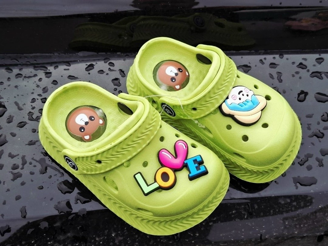 джиббитсы на кроксы,crocs jibbitz charms,белые кроксы с уточками,,сабо crocs