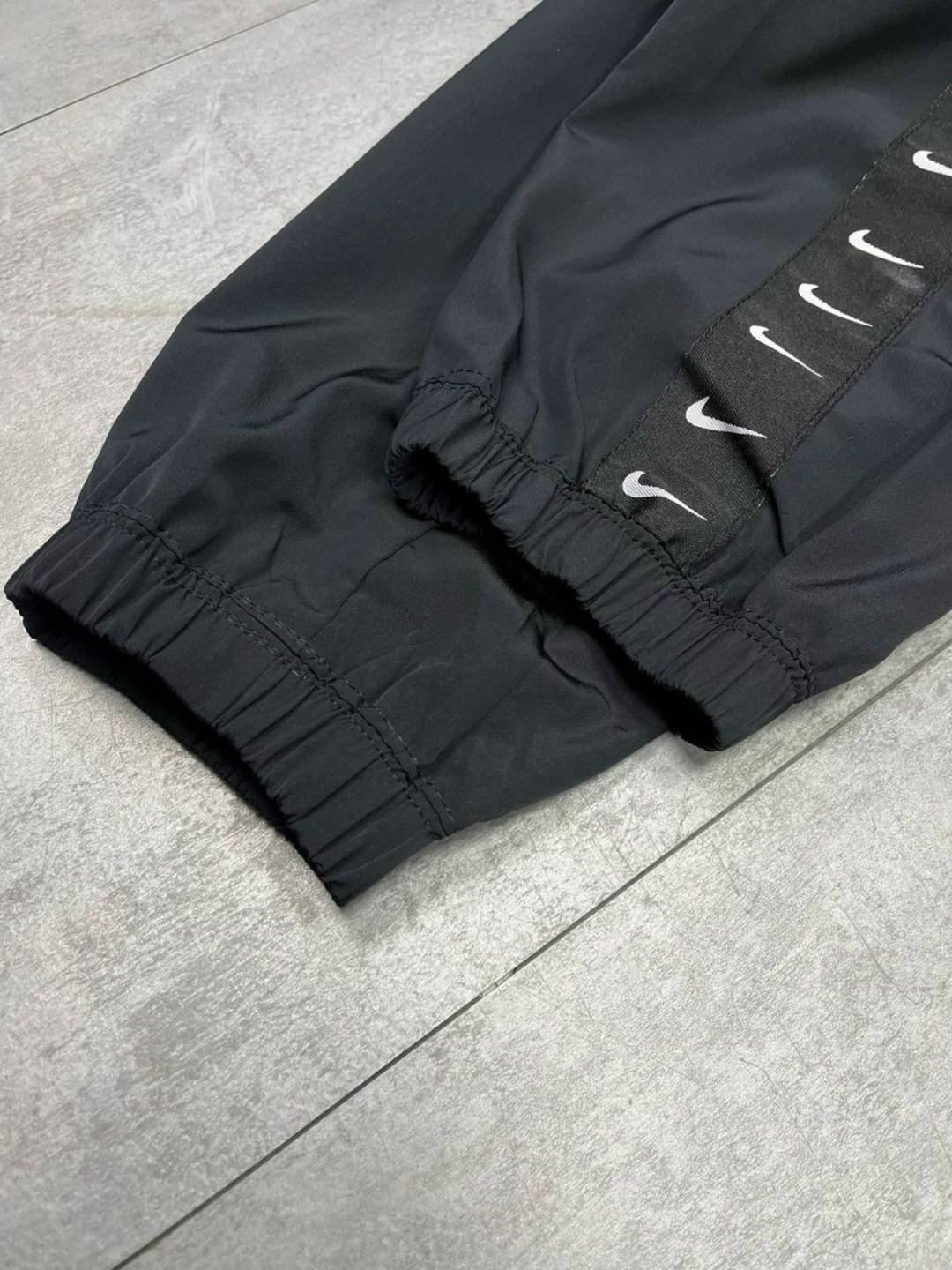 nike swoosh,nike sportswear swoosh,спортивные штаны nike,спортивные костюмы nike,nike nike