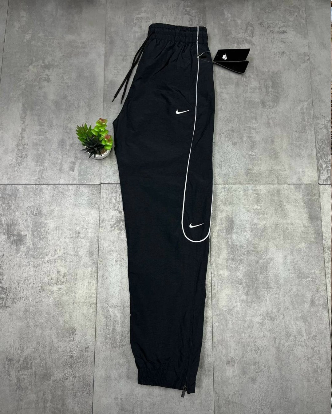 nike swoosh,nike sportswear swoosh,спортивные штаны nike,спортивные костюмы nike,nike nike