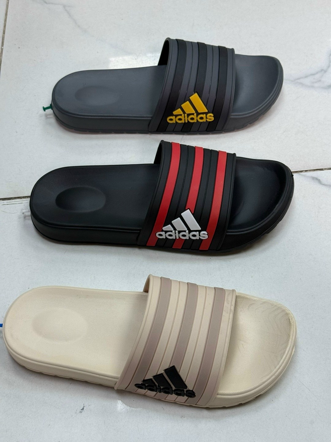 шлепанцы adidas,сланцы adidas,шлепанцы adidas adilette comfort,кожаные шлепки мужские адидас,тапки adidas