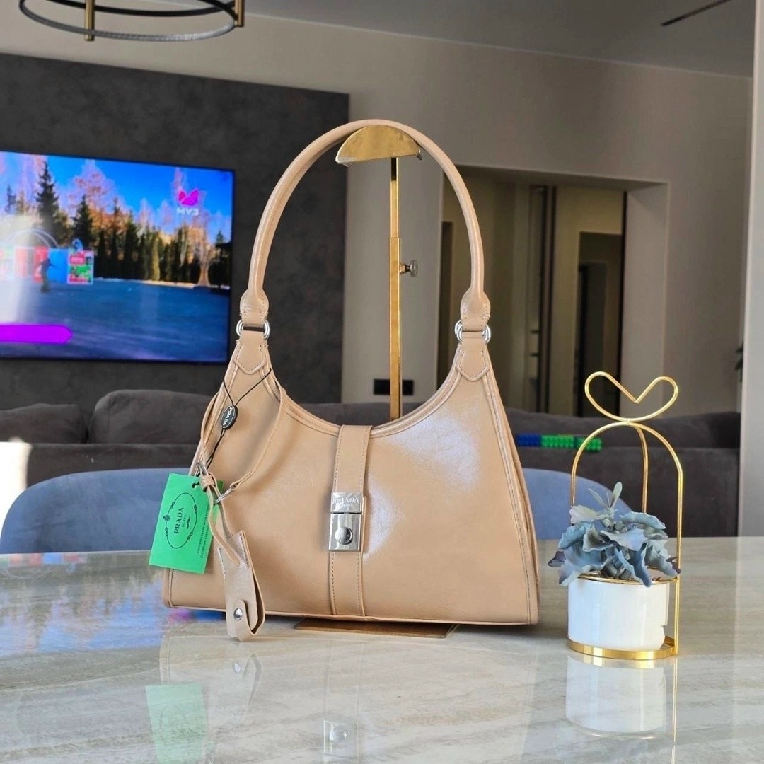 сумка женская prada,сумка черный,женская сумка,сумка,сумка-тоут prada среднего размера из кожи черный