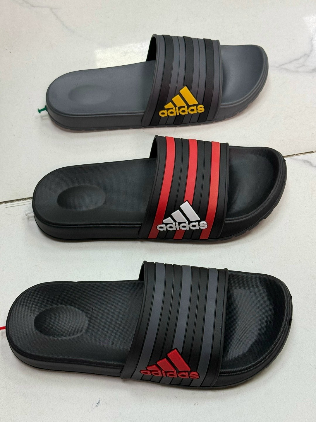 шлепанцы adidas,сланцы adidas,шлепанцы adidas adilette comfort,кожаные шлепки мужские адидас,тапки adidas