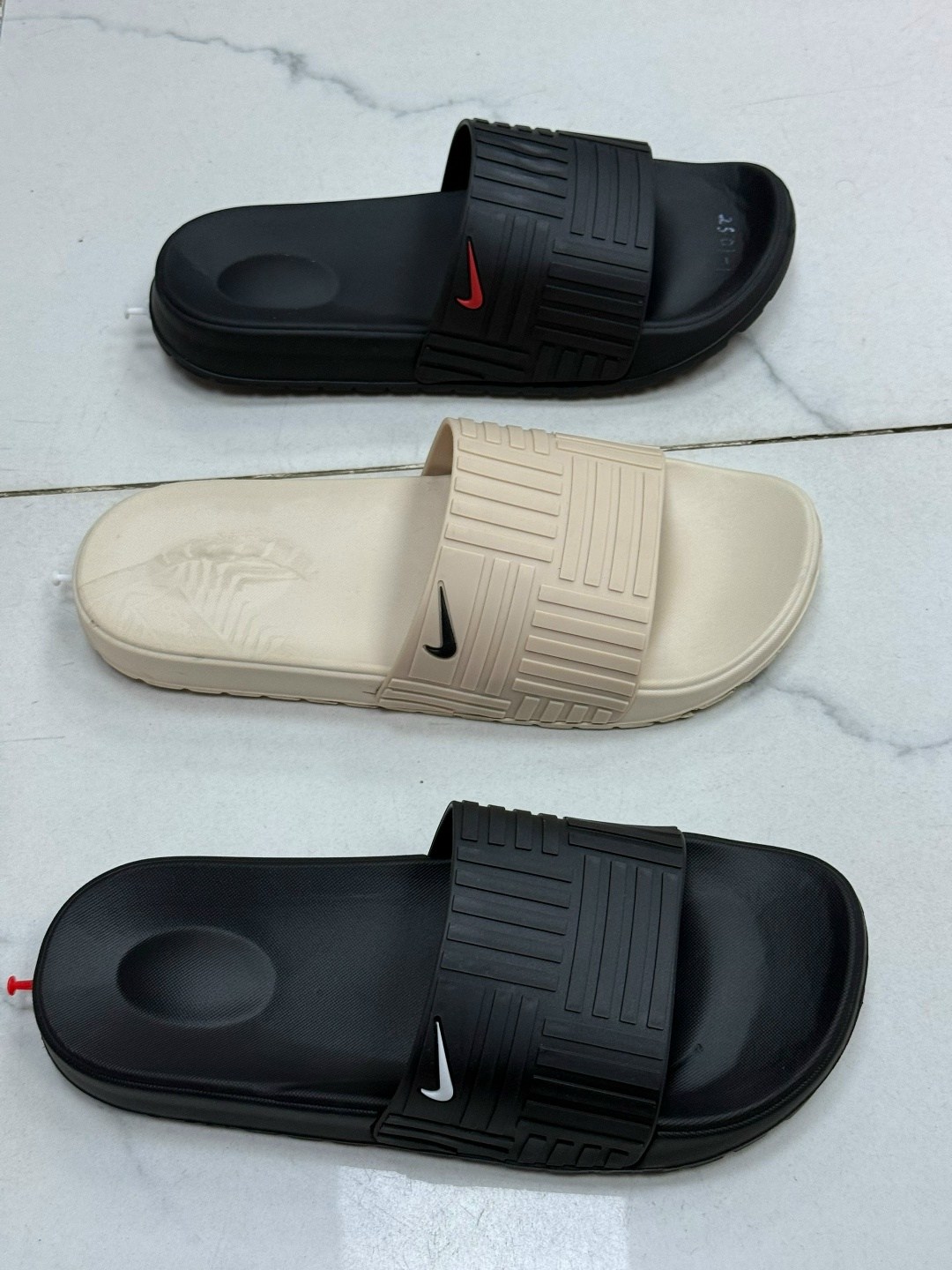 шлепанцы adidas,сланцы adidas,шлепанцы adidas adilette comfort,кожаные шлепки мужские адидас,тапки adidas