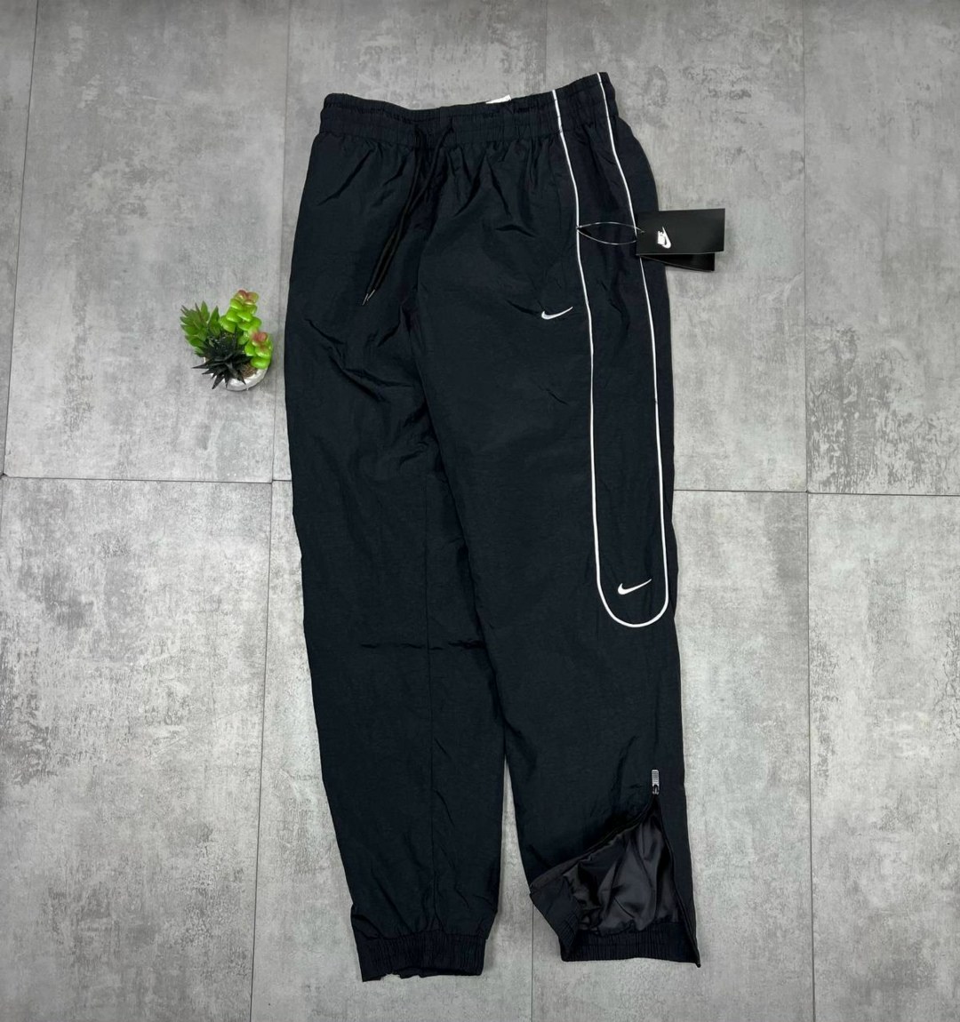 nike swoosh,nike sportswear swoosh,спортивные штаны nike,спортивные костюмы nike,nike nike