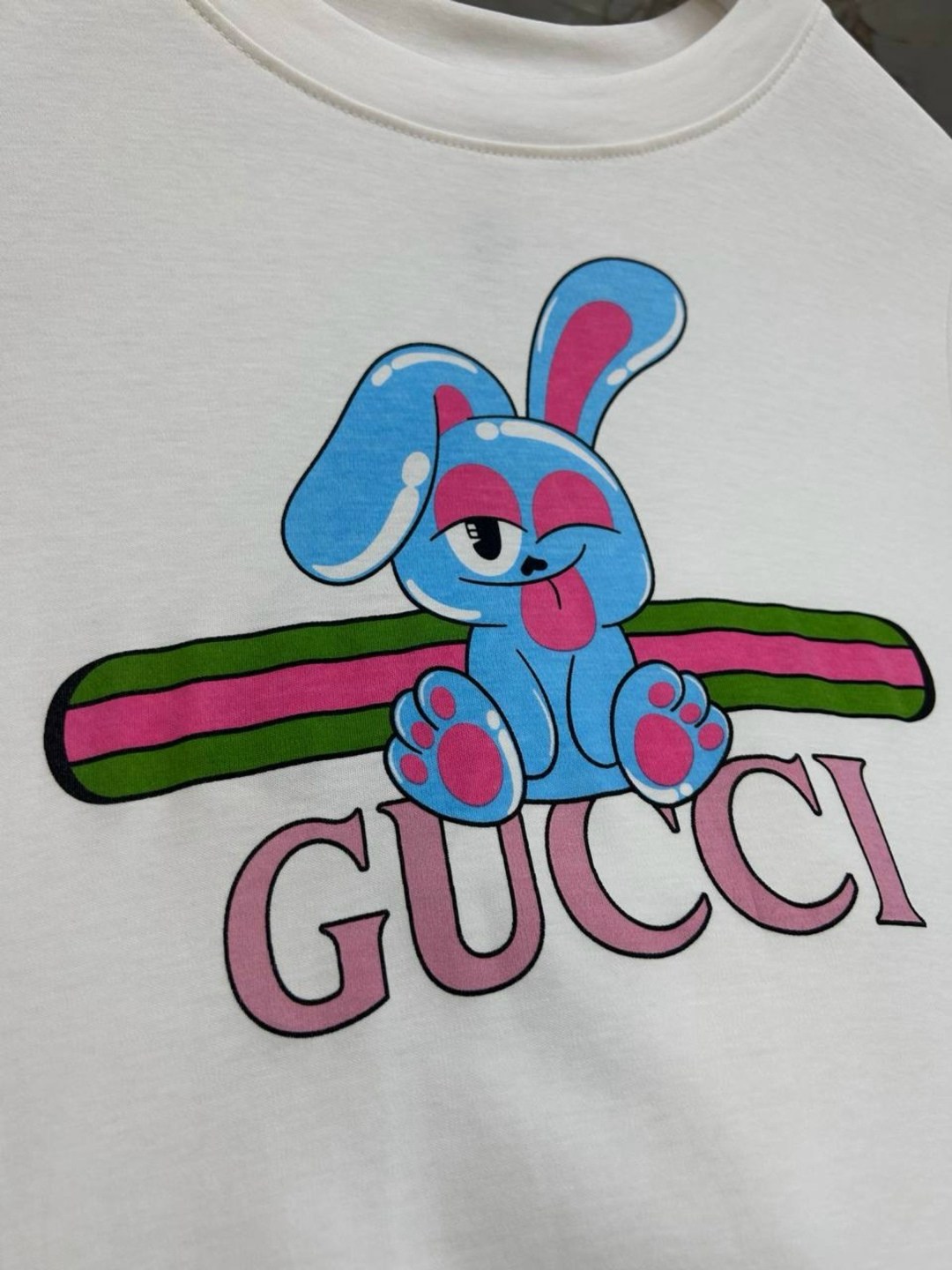 футболка gucci,футболка гуччи,футболки модные,футболка женская gucci,футболка стиль