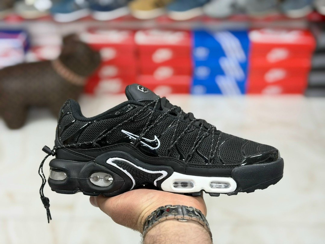 кроссовки nike air max tn plus,кроссовки мужские nike air max tn plus,nike air max tn plus black,спортивные кроссовки унисекс nike air max plus tn черные,кроссовки nike tn black мужские