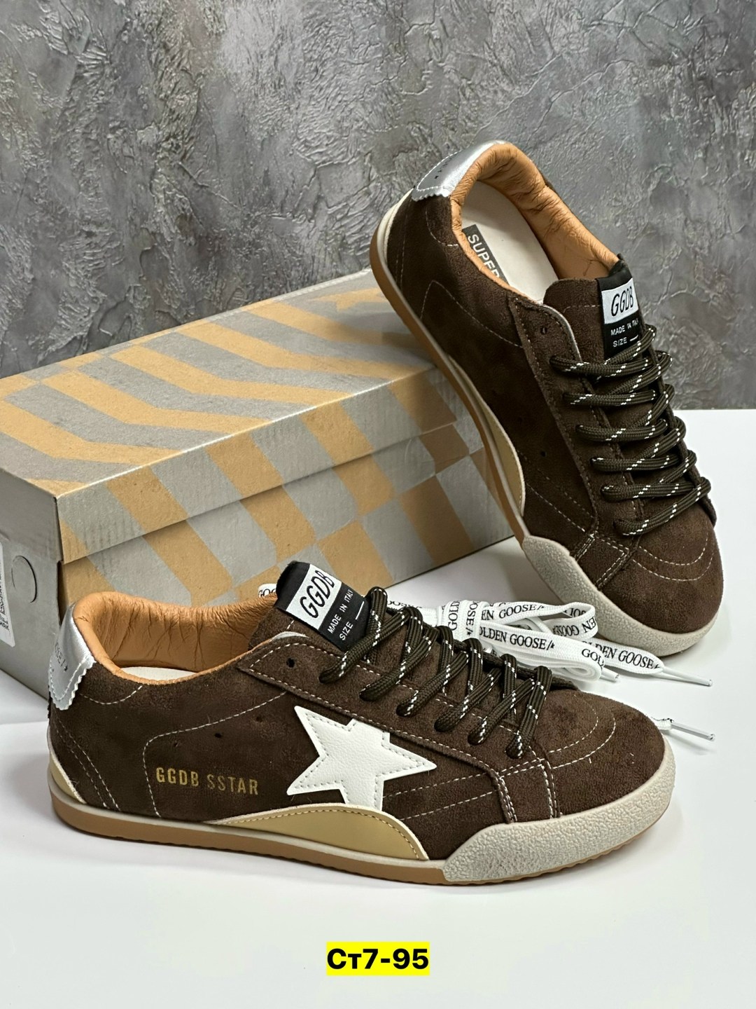 golden goose кроссовки super-star коричневый,golden goose кроссовки ball star коричневый,мужские замшевые низкие кроссовки с вышитыми звездами superstar golden goose коричневый,коричневые кроссовки ba