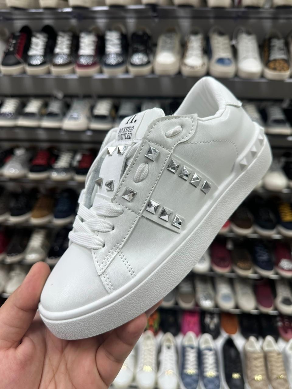 ,кроссовки valentino,женские кожаные кроссовки valentino garavani rockstud,кеды прада женские,кроссовки женские valentino