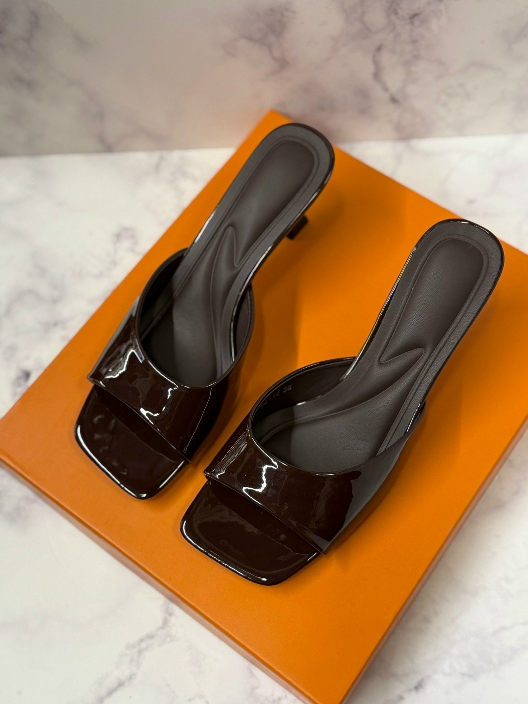 ,сандалии босоножки,сандалии на каблуке,босоножки hermes,босоножки сабо