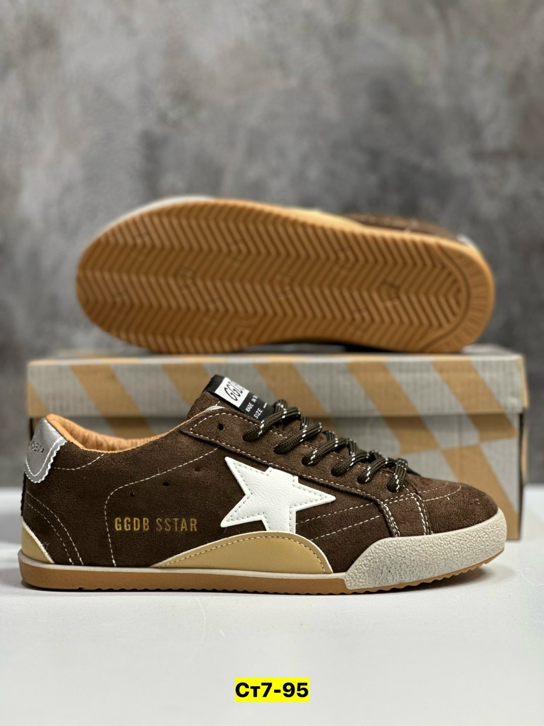 golden goose кроссовки super-star коричневый,golden goose кроссовки ball star коричневый,мужские замшевые низкие кроссовки с вышитыми звездами superstar golden goose коричневый,коричневые кроссовки ba