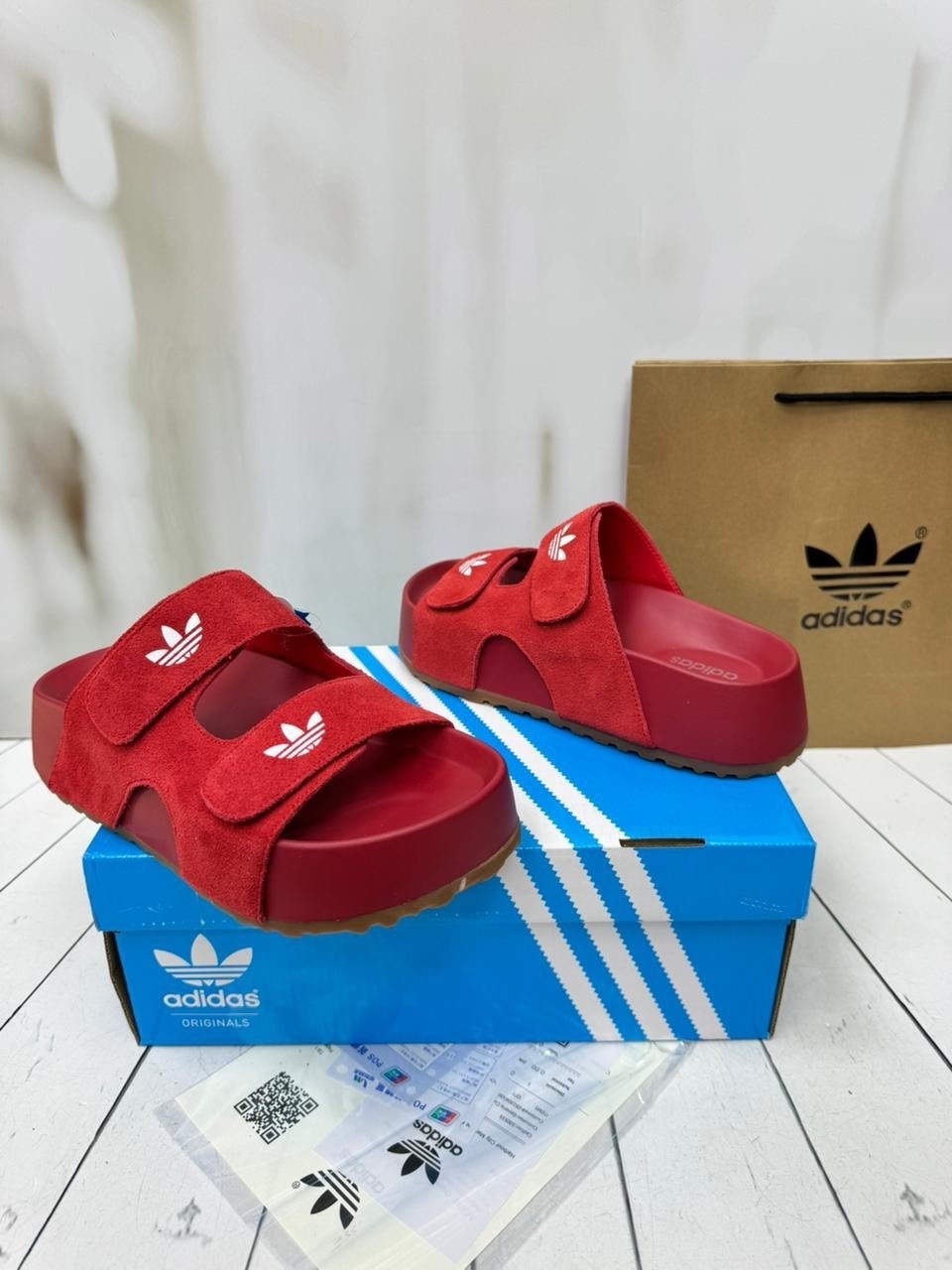 adidas originals adilette lite,сандалии adidas,сланцы adidas,adidas originals adilette,шлепанцы adidas adilette