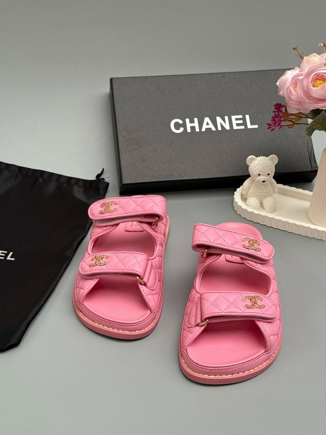 сандалии chanel,шлепанцы chanel,босоножки chanel,chanel шлепанцы женские,шлепанцы женские chanel a123581 розовые