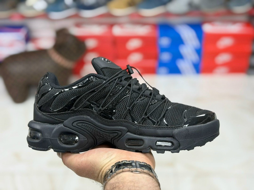 кроссовки nike air max tn plus,кроссовки мужские nike air max tn plus,nike air max tn plus black,спортивные кроссовки унисекс nike air max plus tn черные,кроссовки nike tn black мужские
